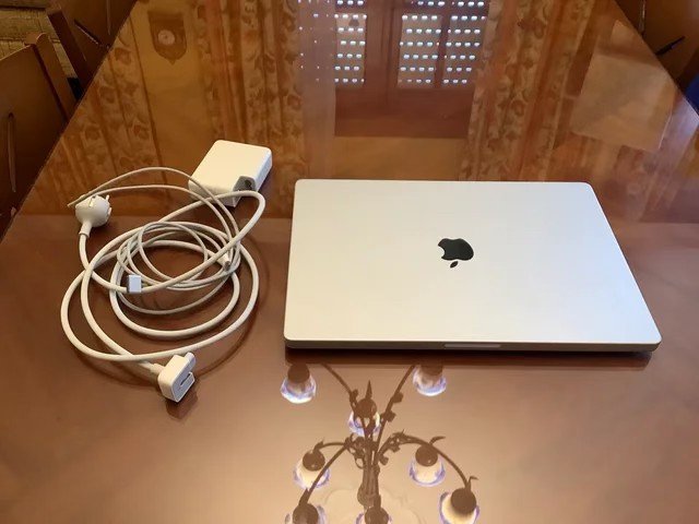 MacBook Pro 16" M1 Max 32GB RAM 2TB SSD 2022 de segunda mano · Foto 3 de 10 · Zamora · 1699 €
