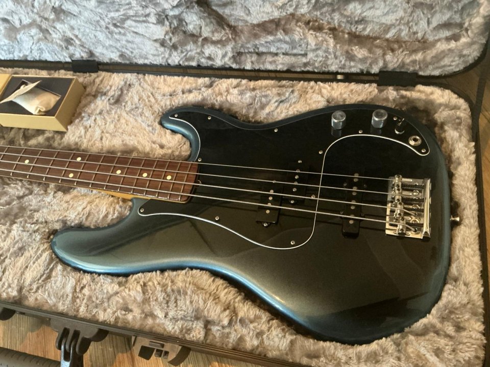 Fender American Professional II Precision Bass RW Dark Night, modificación a PJ de segunda mano · Foto 3 de 8 · Zaragoza · 1850 €