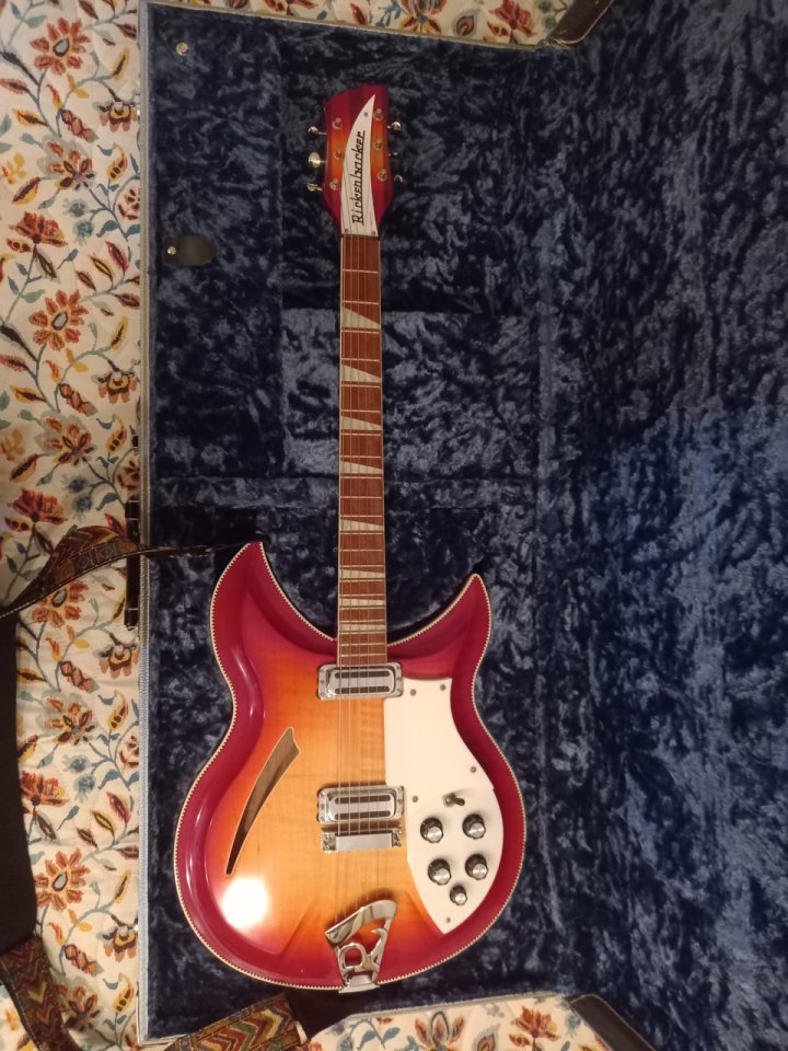 Rickenbacker 381/V69 Fireglo (2014) de segunda mano · Foto 2 de 10 · Valencia · 4600 €