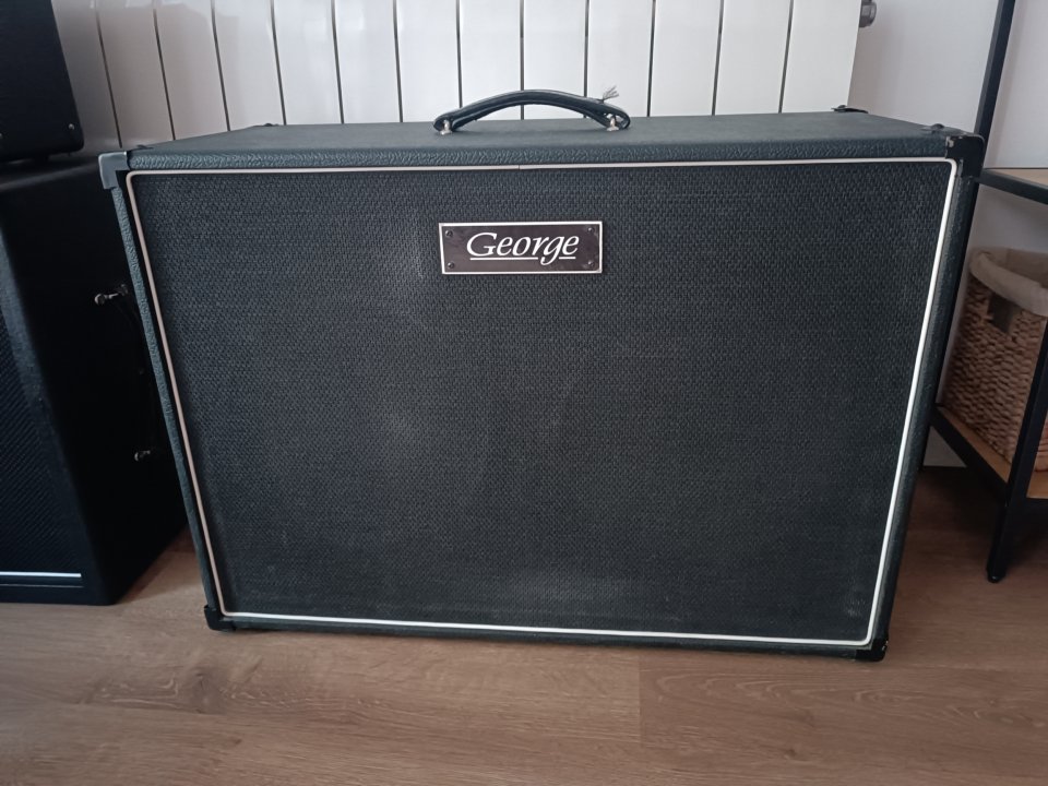 Pantalla George 2x12 de segunda mano · Foto 1 de 5 · Girona · 300 €
