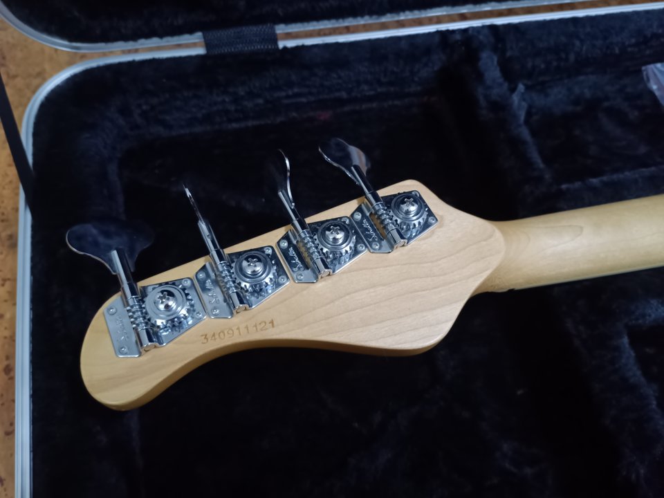 Bajo eléctrico Mayones Jabba 4 blanco