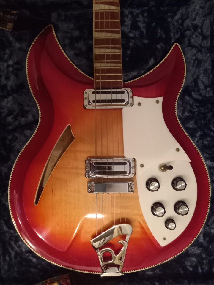Rickenbacker 381/V69 Fireglo (2014) de segunda mano · Foto 4 de 10 · Valencia · 4600 €