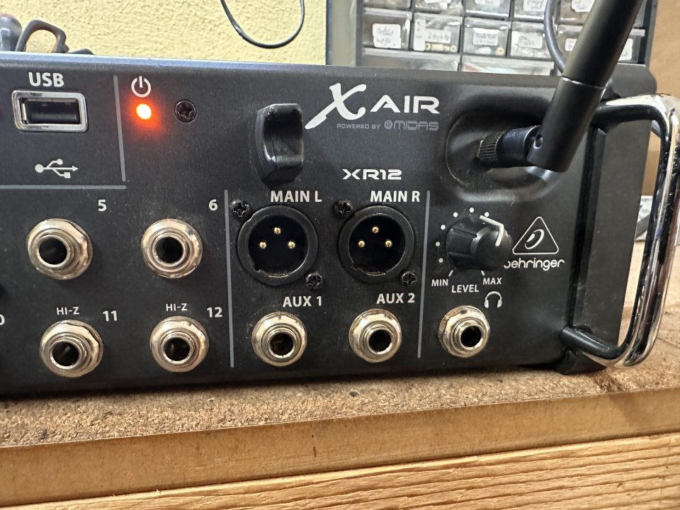 Behringer X AIR XR12