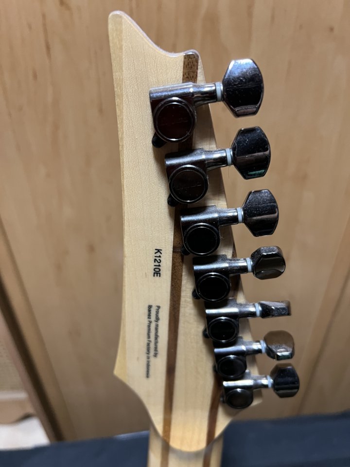 Ibanez universe Premium