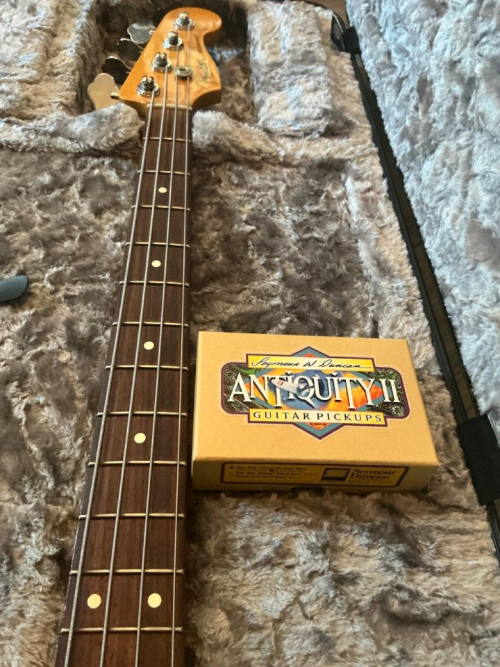 Fender American Professional II Precision Bass RW Dark Night, modificación a PJ de segunda mano · Foto 7 de 8 · Zaragoza · 1850 €
