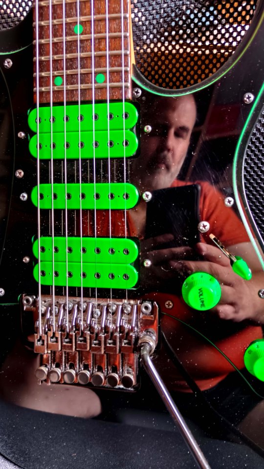 /cambio Ibanez Universe Green Dot UV70P