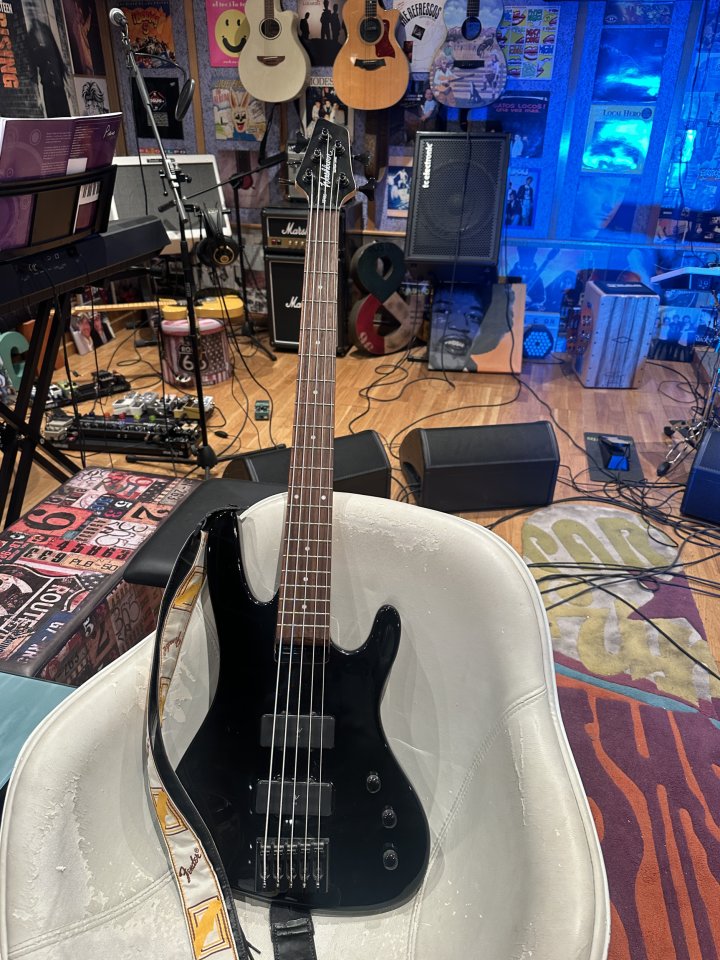 Bajo Washburn de 5 Cuerdas XB125 Bantam Series