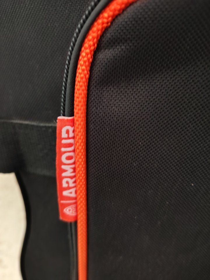 Funda estuche semirrígido Guitarra eléctrica de segunda mano · Foto 3 de 6 · Sevilla · 40 €