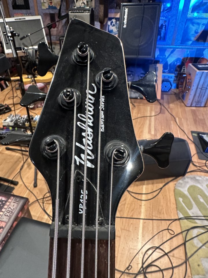 Bajo Washburn de 5 Cuerdas XB125 Bantam Series