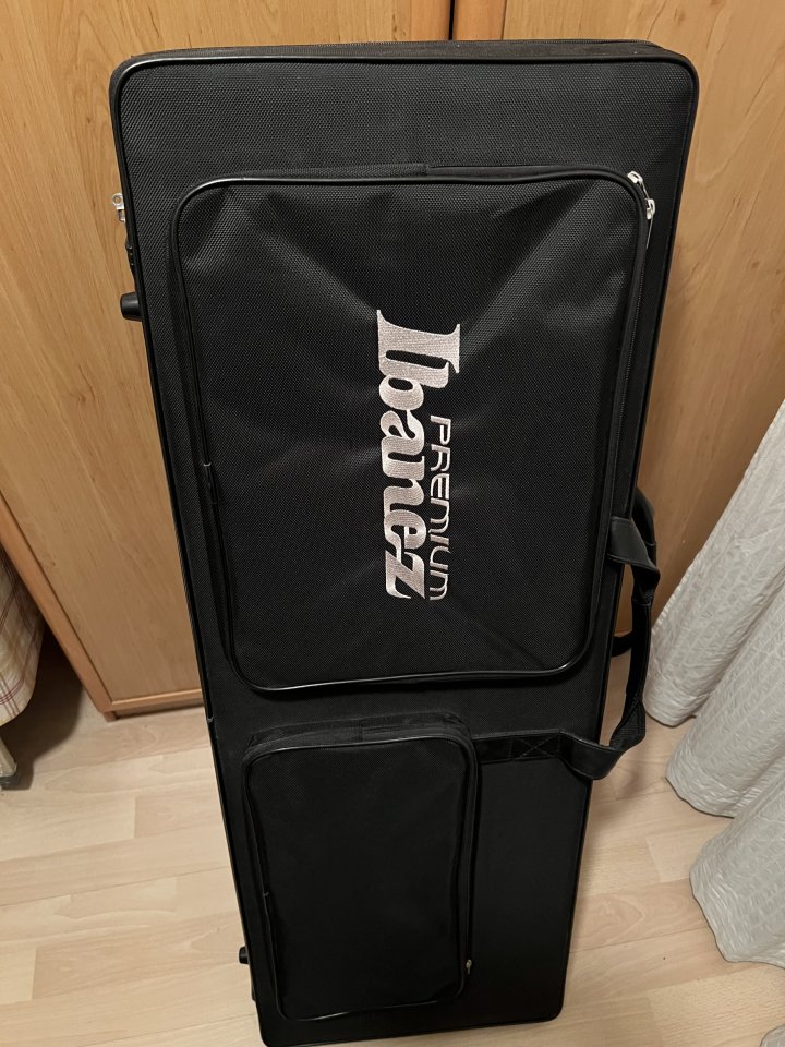 Ibanez universe Premium