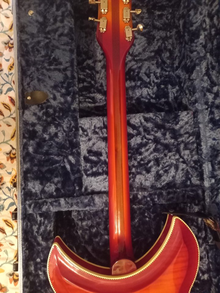 Rickenbacker 381/V69 Fireglo (2014) de segunda mano · Foto 8 de 10 · Valencia · 4600 €