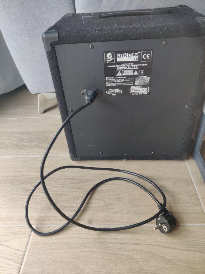 Amplificador Bajo Fender Rumble 15. Estado 10/10 de segunda mano · Foto 2 de 3 · Madrid · 150 €