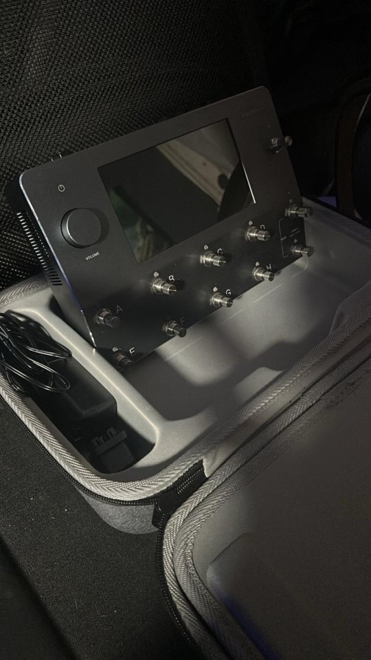 Quad cortex + estuche oficial + plugins de segunda mano · Foto 2 de 6 · Madrid · 1600 €