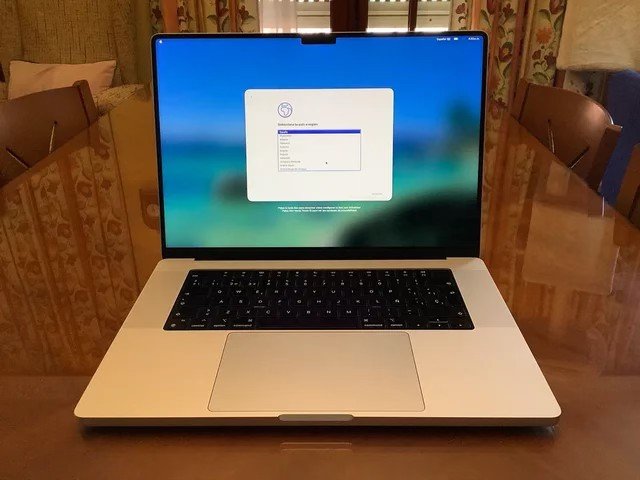 MacBook Pro 16" M1 Max 32GB RAM 2TB SSD 2022 de segunda mano · Foto 10 de 10 · Zamora · 1699 €