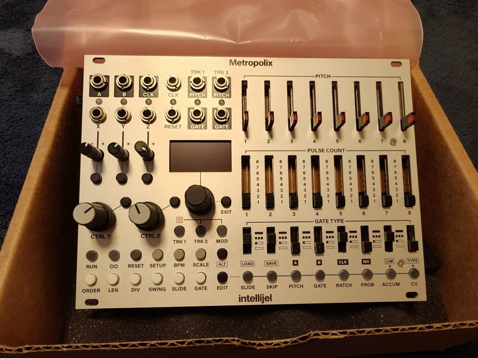 Metropolix + expansion Gx de segunda mano · Foto 1 de 5 · Lleida · 540 €