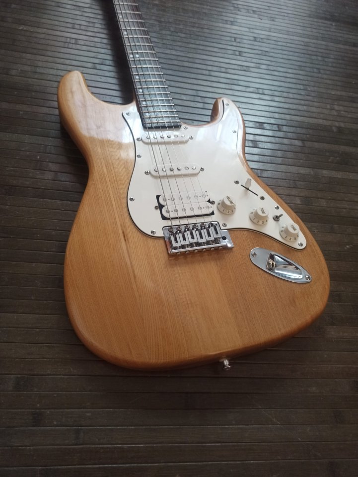 Guitarra eléctrica tipo Stratocaster