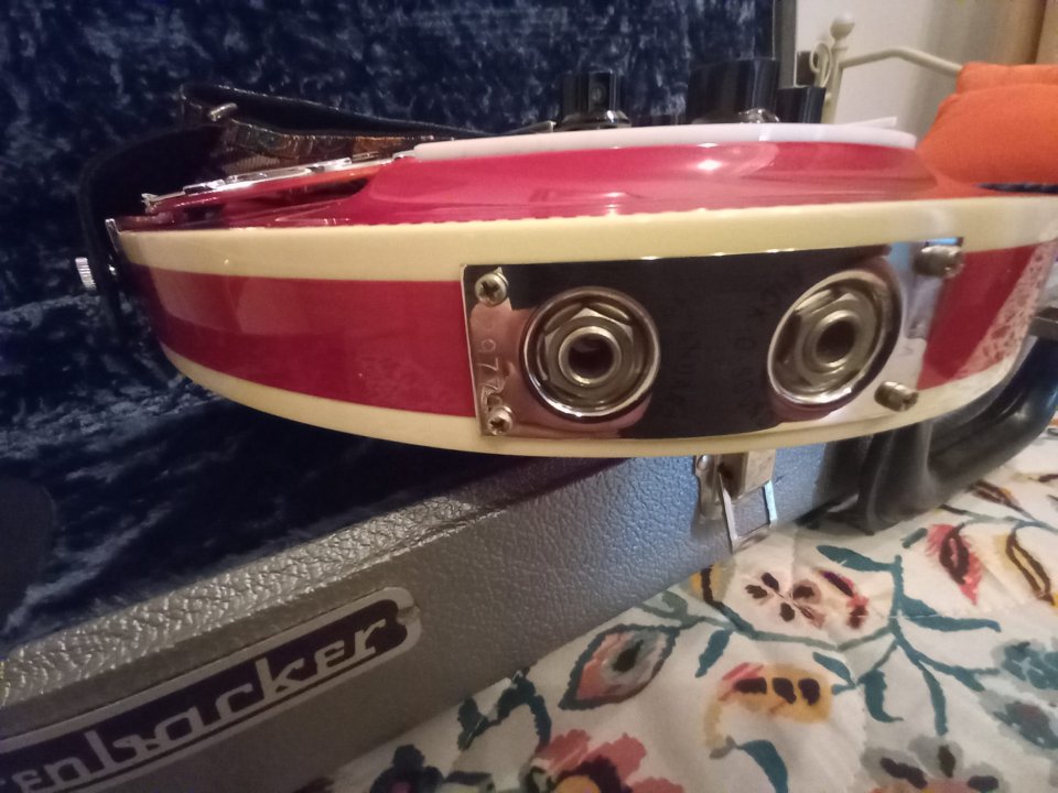 Rickenbacker 381/V69 Fireglo (2014) de segunda mano · Foto 9 de 10 · Valencia · 4600 €