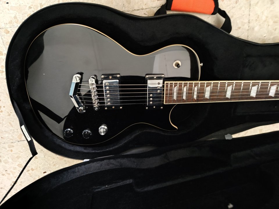Funda estuche semirrígido Guitarra eléctrica de segunda mano · Foto 6 de 6 · Sevilla · 40 €