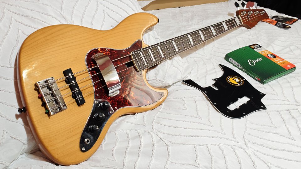 Sire Marcus MIller V5R Nat + Elixir + Dunlop Dual + Tortoise Pickguardian