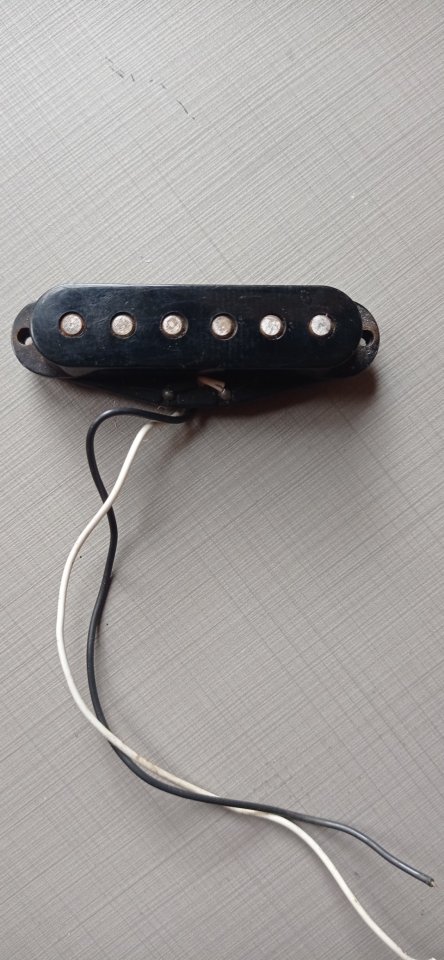 Pastilla Fender Stratocaster para reparar de segunda mano · Foto 1 de 5 · Cuenca · 10 €