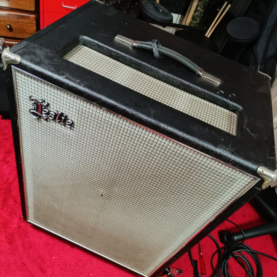 Amplificador rotary Leslie 16 60s con pedal crossover (Fender Vibratone)