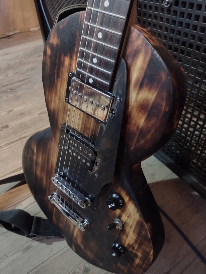 guitarra original unica de segunda mano · Foto 3 de 6 · Lleida