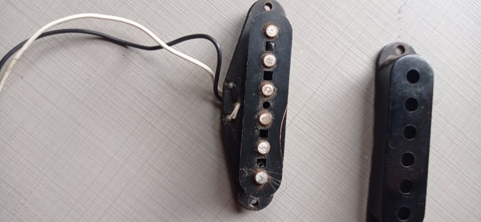 Pastilla Fender Stratocaster para reparar de segunda mano · Foto 3 de 5 · Cuenca · 10 €