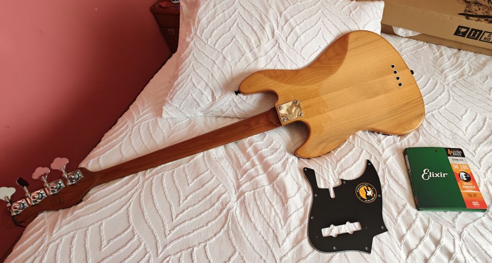 Sire Marcus MIller V5R Nat + Elixir + Dunlop Dual + Tortoise Pickguardian