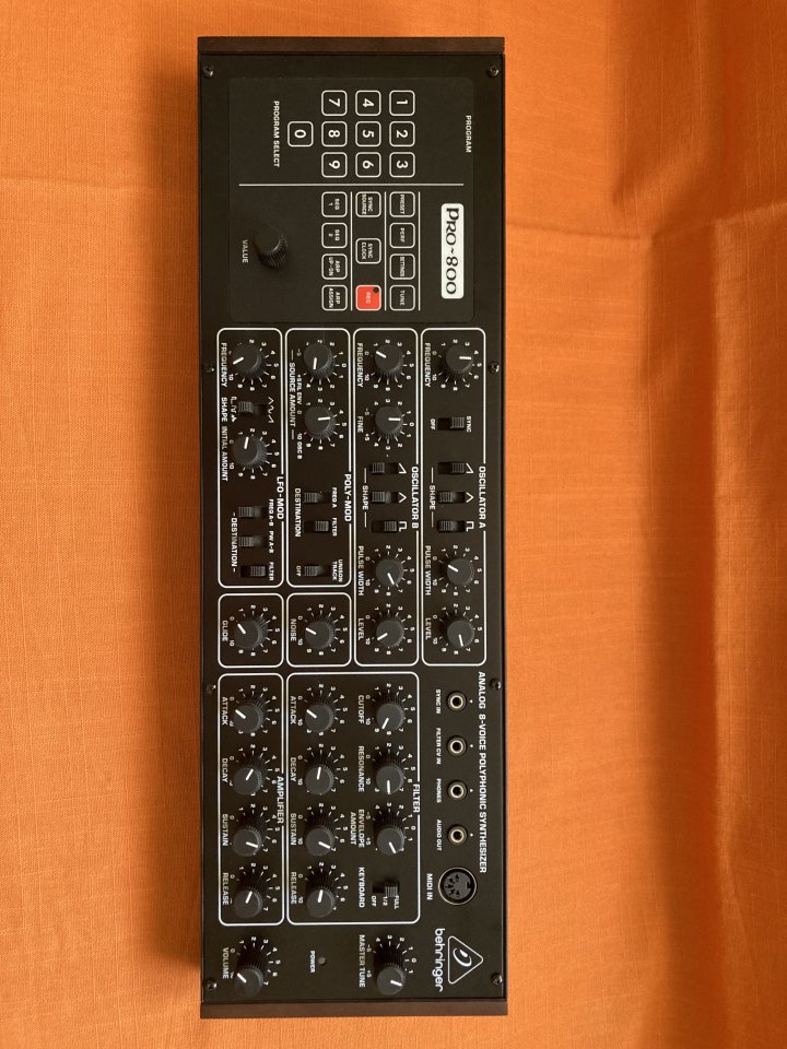 Behringer PRO-800 + Extras de segunda mano · Foto 1 de 6 · Valencia · 210 €