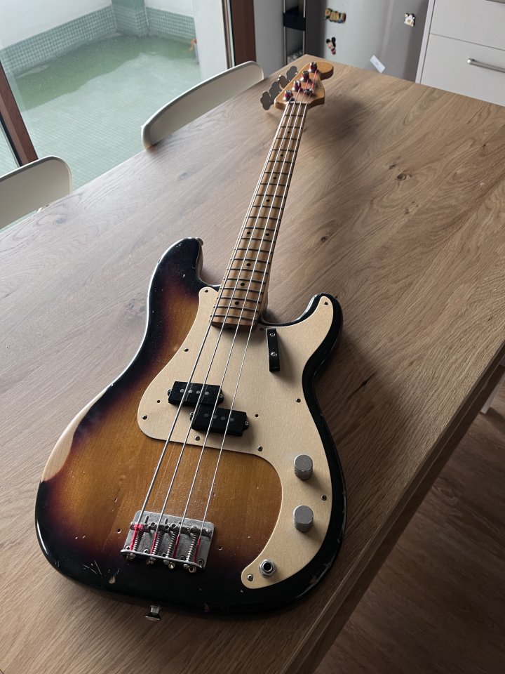 Fender PRECISION BASS VINTERA 50s ROAD WORN de segunda mano · Foto 2 de 3 · Barcelona · 1200 €