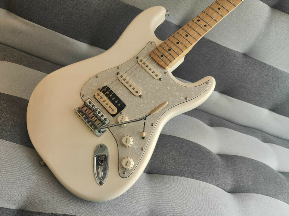 Fender Stratocaster Standard MIM del 2013 Vintage White - RESERVADA -