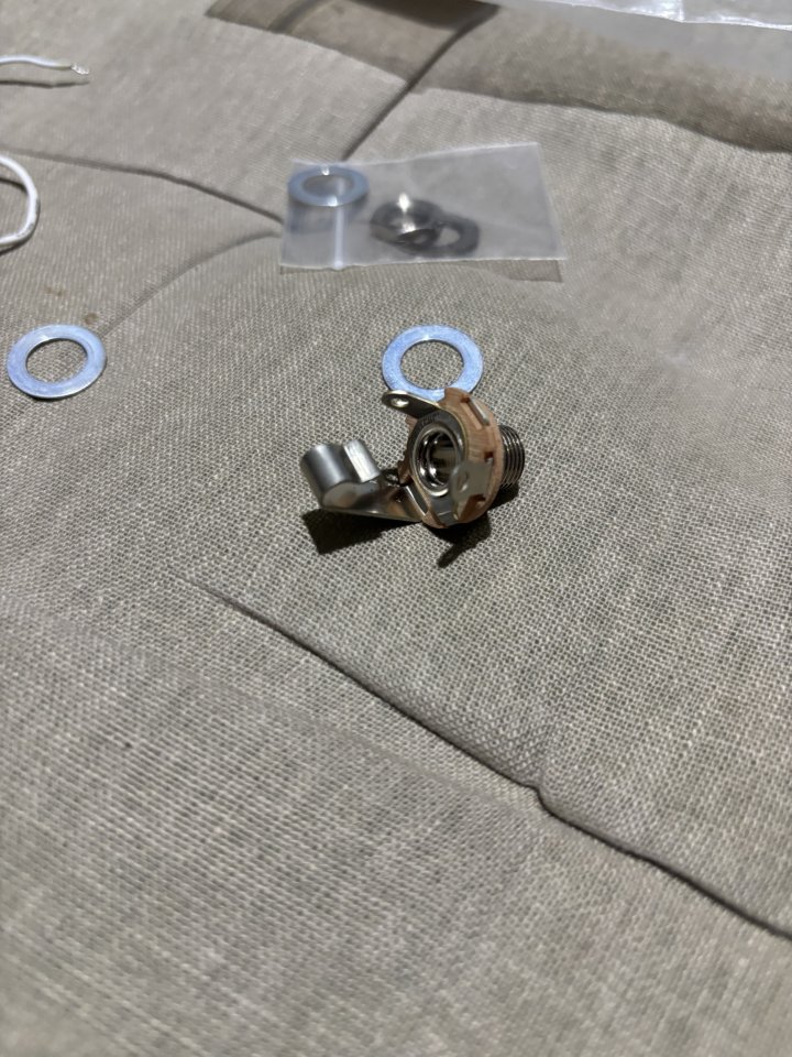 Golpeador Fender Stratocaster con pastillas y electronica