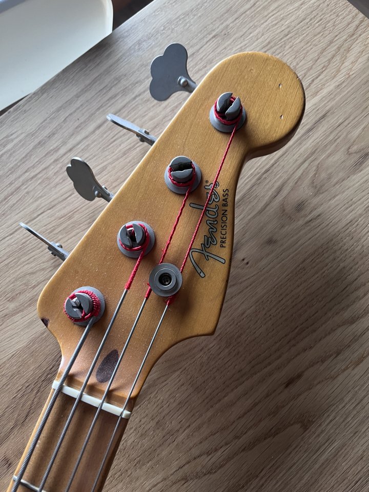 Fender PRECISION BASS VINTERA 50s ROAD WORN de segunda mano · Foto 3 de 3 · Barcelona · 1200 €