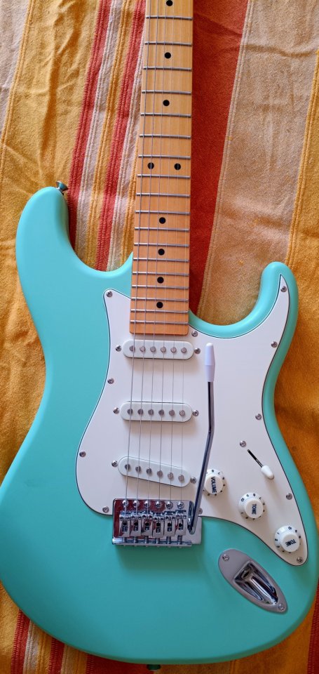 Guitarra Tagima TG-530 de segunda mano · Foto 1 de 10 · Madrid · 175 €