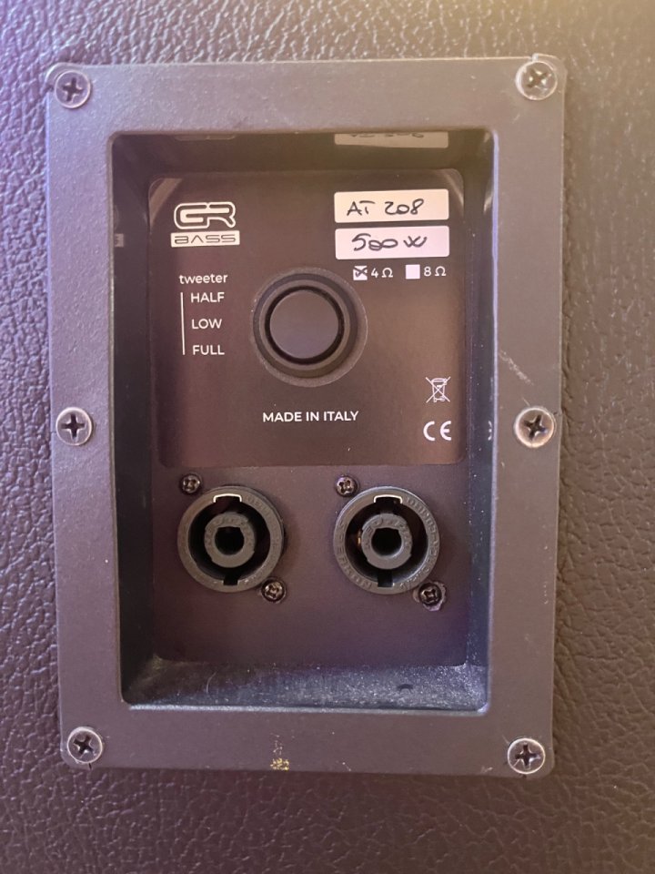 Pantalla de bajo GR Bass AT 208