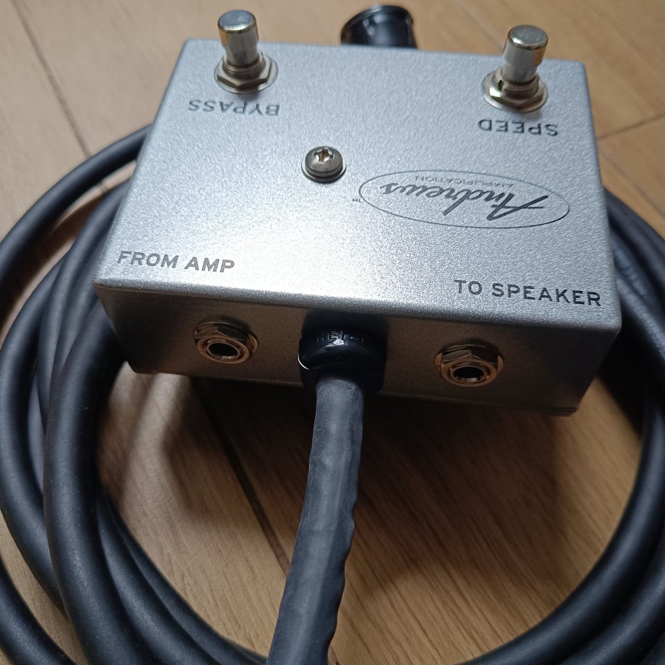 Amplificador rotary Leslie 16 60s con pedal crossover (Fender Vibratone)