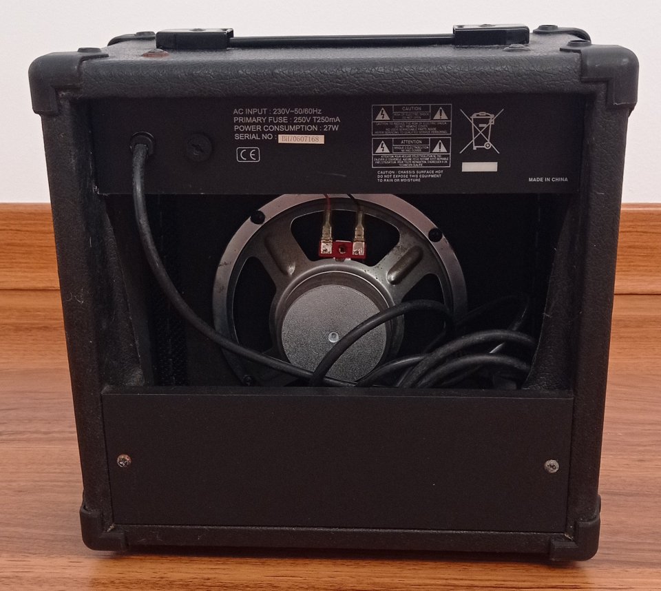 Amplificador de guitarra eléctrica 20 watios de segunda mano · Foto 4 de 4 · Cuenca · 30 €