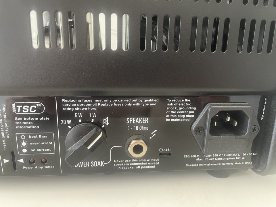 Hughes & kettner tubemeister deluxe 20 de segunda mano · Foto 3 de 5 · Valencia · 330 €