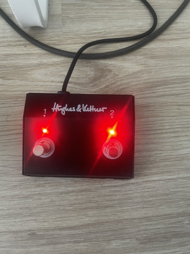 Hughes & kettner tubemeister deluxe 20 de segunda mano · Foto 4 de 5 · Valencia · 330 €