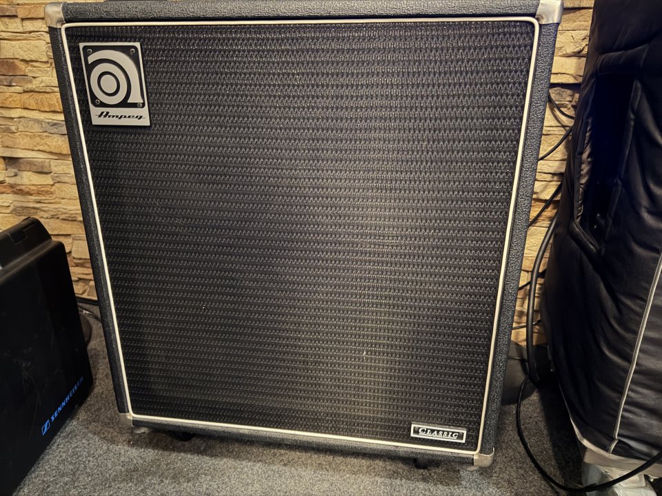 Pantalla para bajo AMpeg SVT-410HE de segunda mano · Foto 1 de 3 · Madrid · 500 €