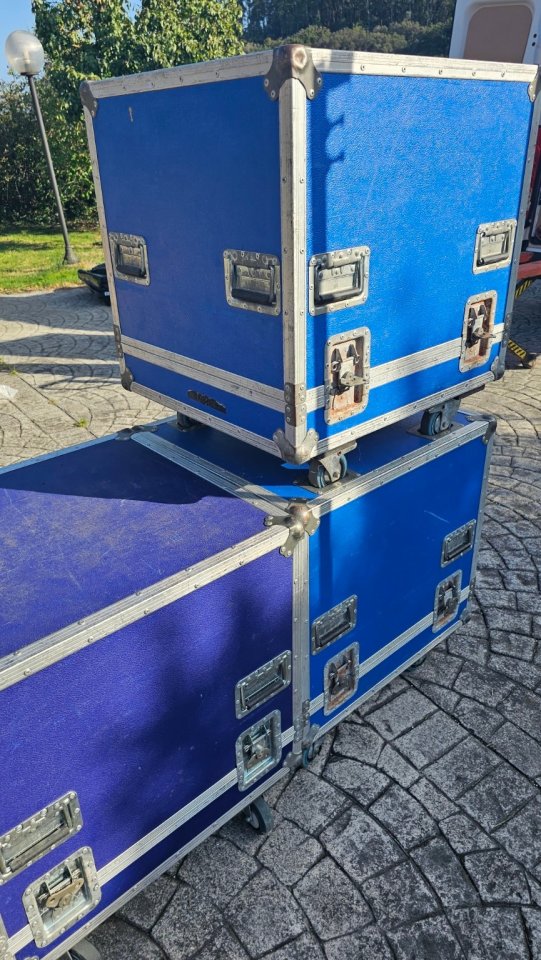 Mackie HD1521 + HD1801 PA profesional con flightcases de segunda mano · Foto 3 de 4 · Cantabria · 550 €