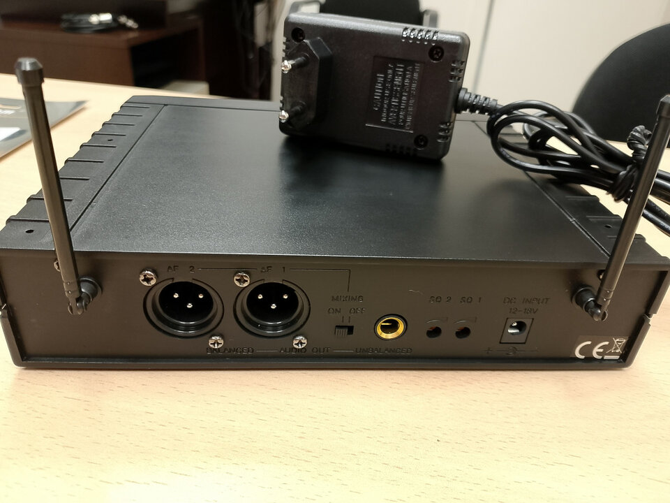 Microfonía inalámbrica doble - receptor 2 canales + 2 micrófonos de mano