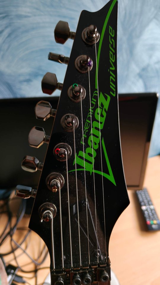 /cambio Ibanez Universe Green Dot UV70P