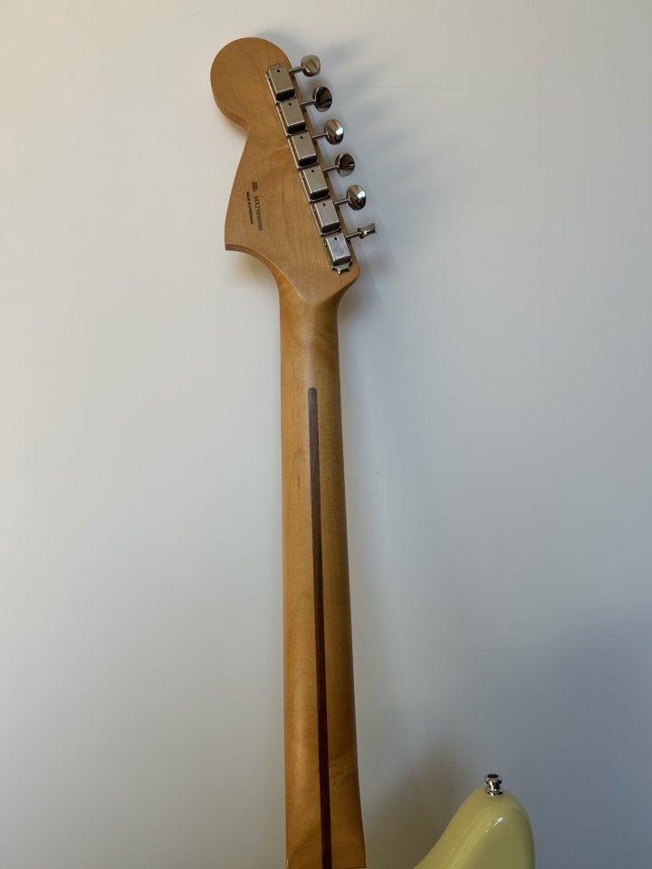 FENDER PLAYER II JAGUAR, ROSEWOOD Fingerboard, Hialeah Yellow ((NUEVA))