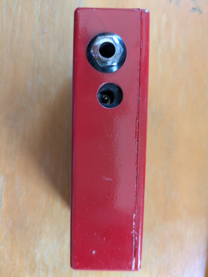 Hughes & Kettner Red Box MKII de segunda mano · Foto 3 de 7 · Madrid · 35 €