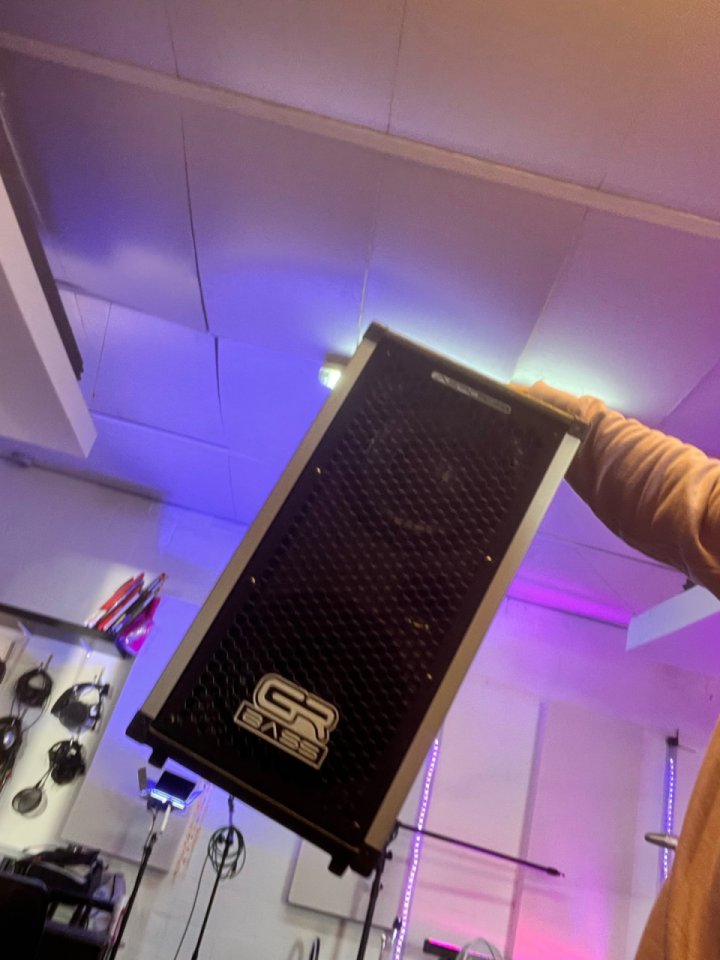 Pantalla de bajo GR Bass AT 208