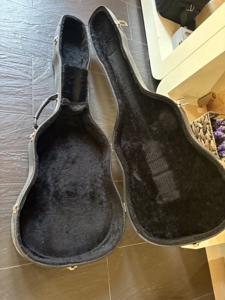 Estuche rígido para 335 o similar de segunda mano · Foto 3 de 5 · Valencia · 50 €