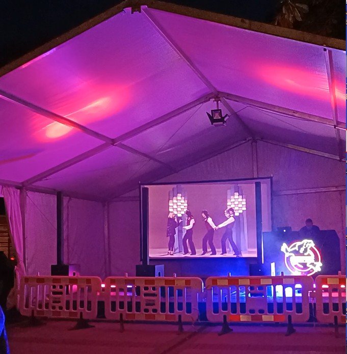 Pantalla Proyección Professional 180 pulgadas + maleta DJ CINE EVENTOS de segunda mano · Foto 1 de 10 · Lugo · 418 €