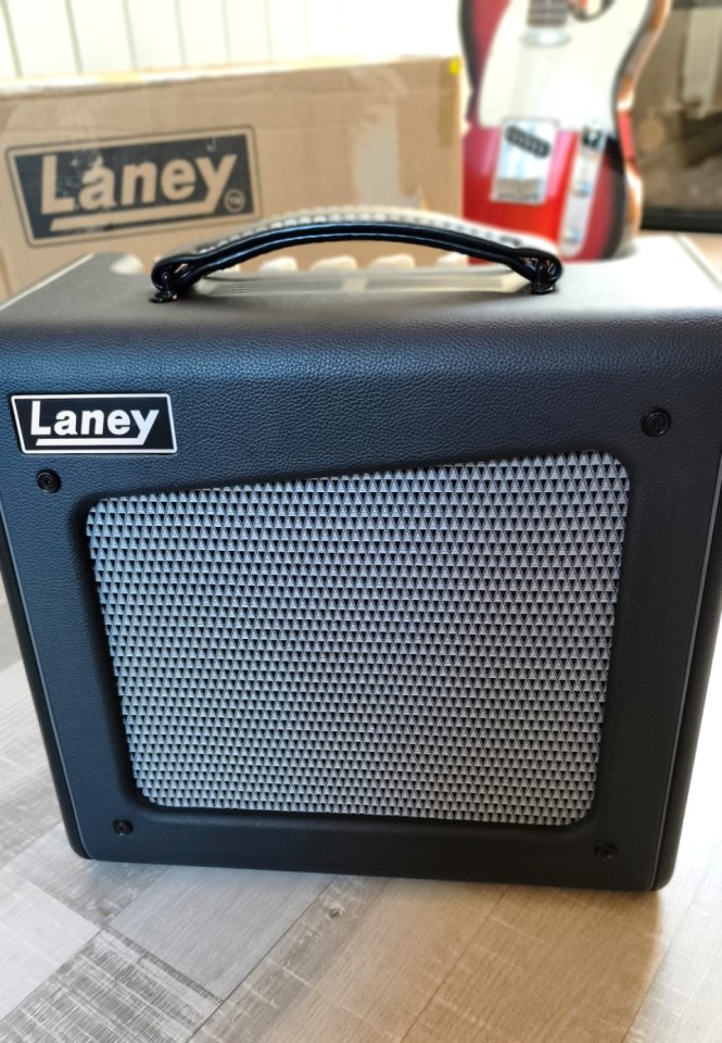 Laney super cub 10 de segunda mano · Foto 1 de 5 · Burgos · 300 €