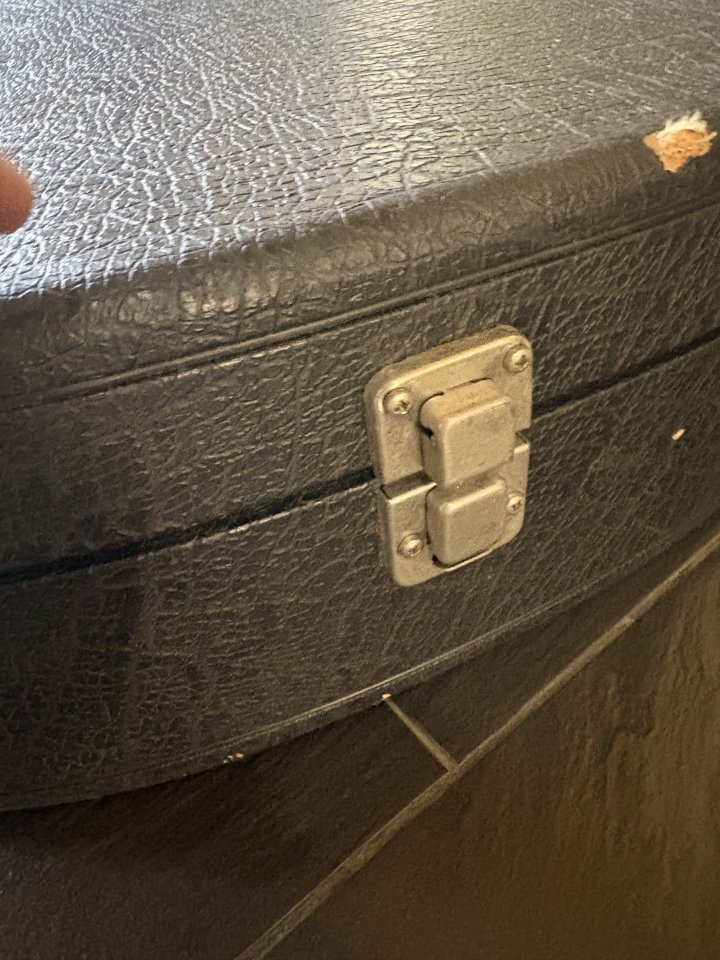Estuche rígido para 335 o similar de segunda mano · Foto 4 de 5 · Valencia · 50 €